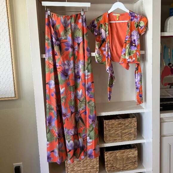 Alice + Olivia Zabel Floral-Print Cropped Wrap Top (Size 0) - Picture 4 of 7